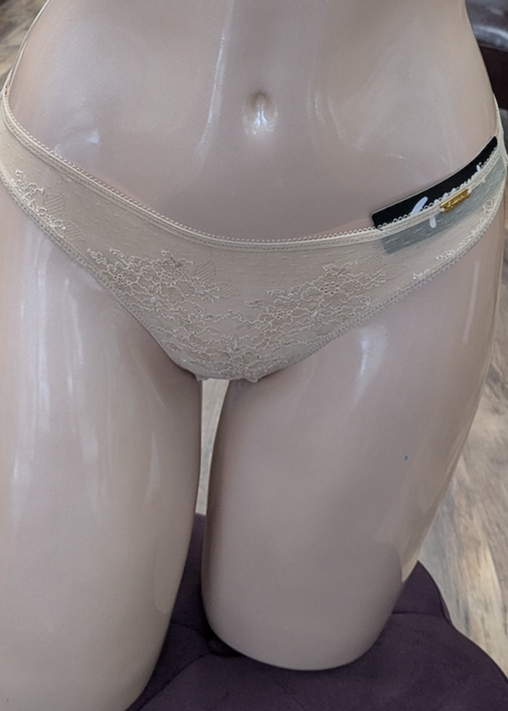 gossard 13006 Glossies Lace Sheer Thong