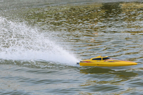 Rage R/C RGRB1208 Velocity 800 BL Brushless Deep Vee Offshore Boat, RTR