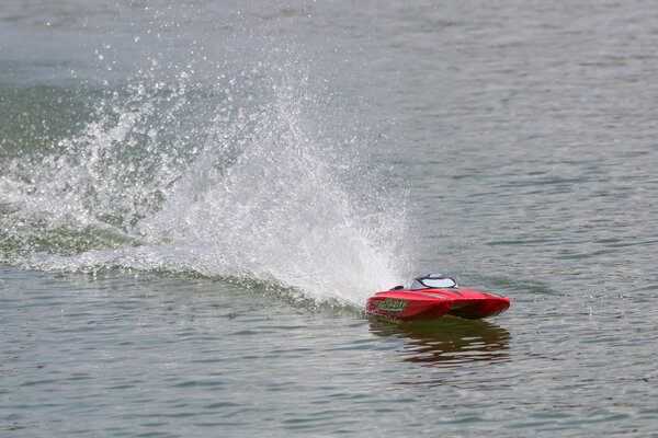 Rage R/C RGRB1207  SuperCat 700BL Brushless RTR Catamaran Boat
