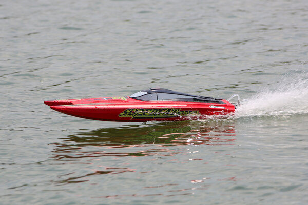 Rage R/C RGRB1207  SuperCat 700BL Brushless RTR Catamaran Boat
