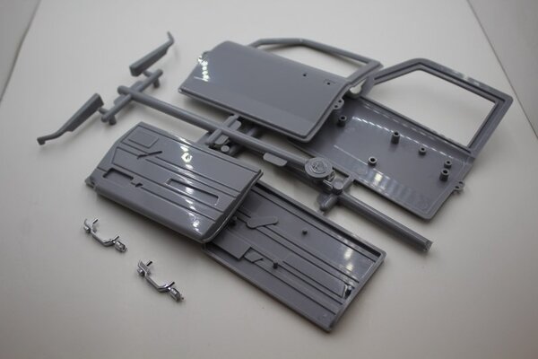 Cross RC Door Assembly: SP4