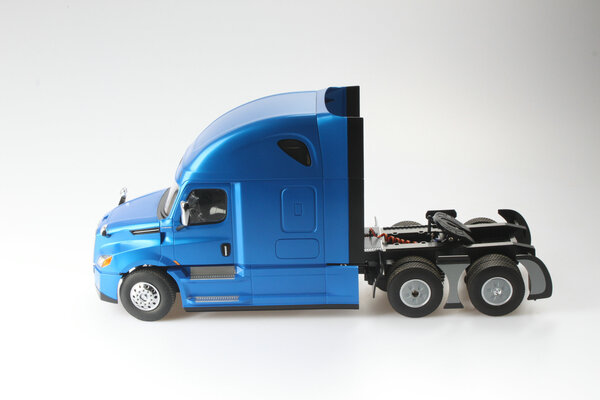 Diecast Masters 1/16th Scale Freightliner Cascadia Tractor