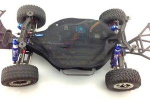 Hot Racing Chassis Dirt Guard Cover, 4X4 Slash
