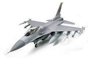 Tamiya TAM60315 1/32 Lockheed Martin F-16CJ Blk 50
