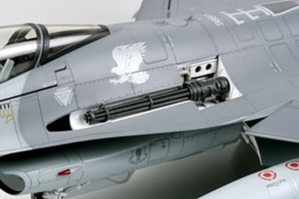 Tamiya TAM60315 1/32 Lockheed Martin F-16CJ Blk 50