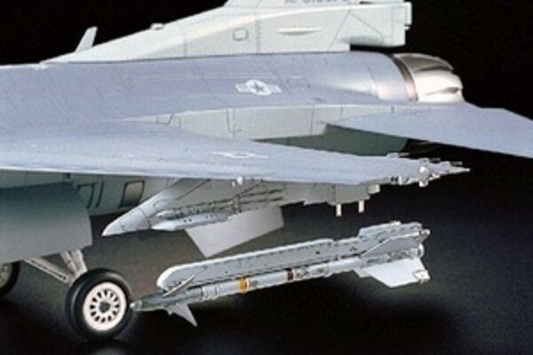 Tamiya TAM60315 1/32 Lockheed Martin F-16CJ Blk 50