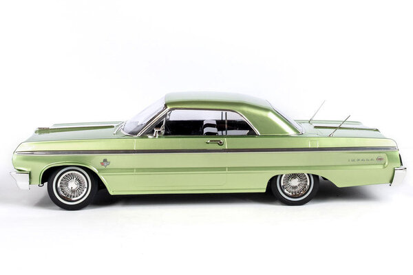 Redcat Racing RER14408   Redcat SixtyFour RC Car - 1:10 1964 Chevrolet Impala Hopping Lowrider