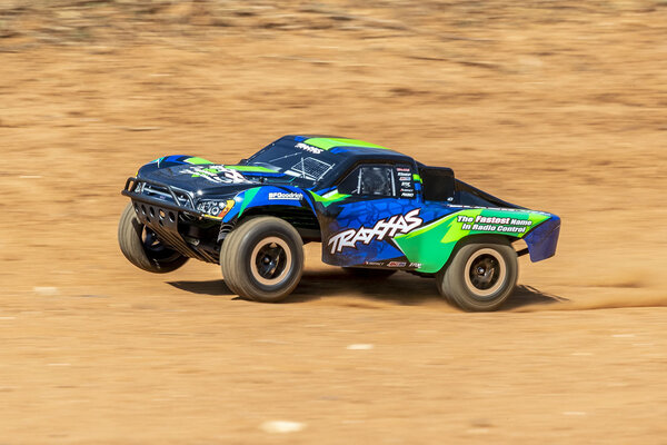 Traxxas 58076-74-GRN Slash VXL:  1/10 Scale 2WD Short Course Racing Truck with TQi™ Traxxas Link™ Enabled 2.4GHz Radio System & Traxxas Stability Management (TSM)®