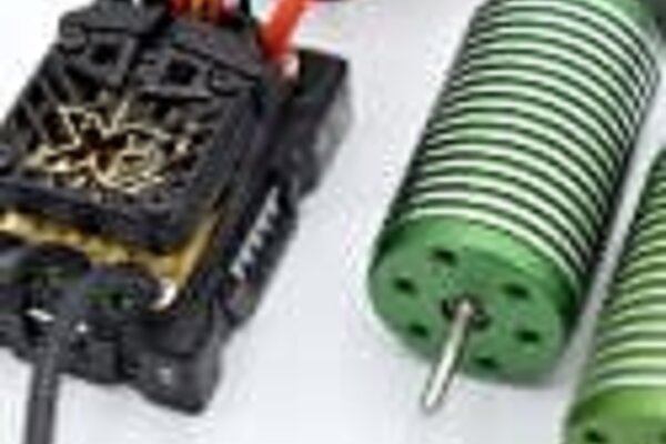 Castle Creations CSE010-0169-03  Mamba Mirco X2, 16.8V, WP Sensored ESC with 0808-8200KV Motor Combo