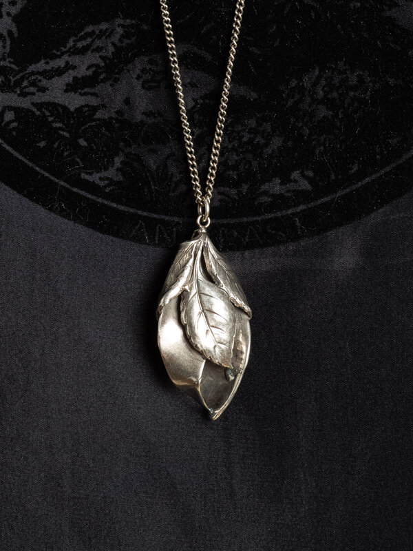 Goti Large Bud/Leaf Necklace