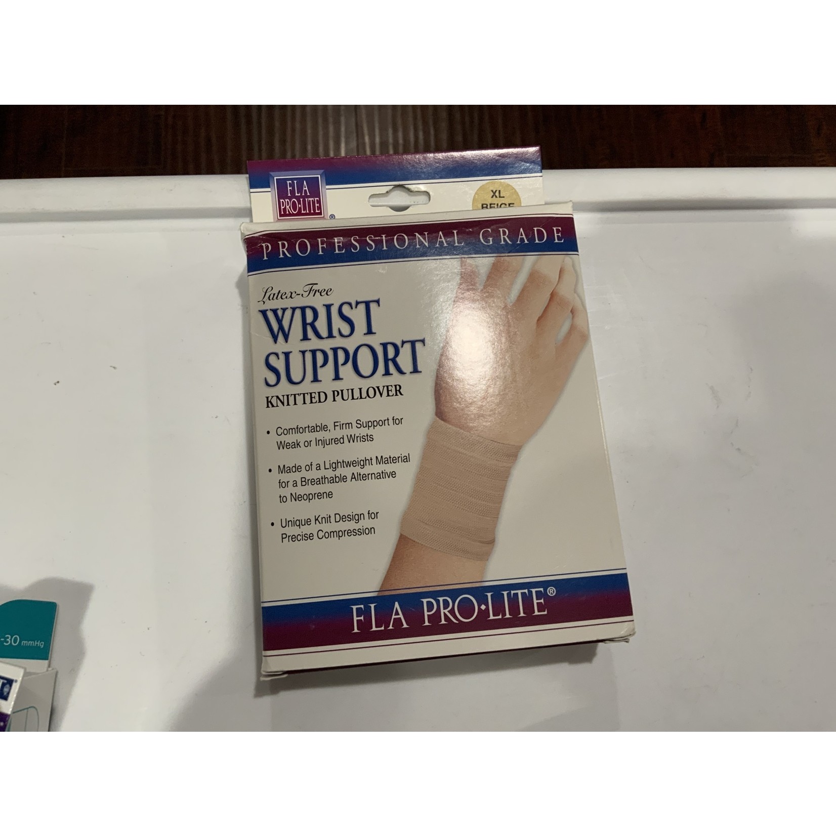 Essity Wrist Support knitted pullover
