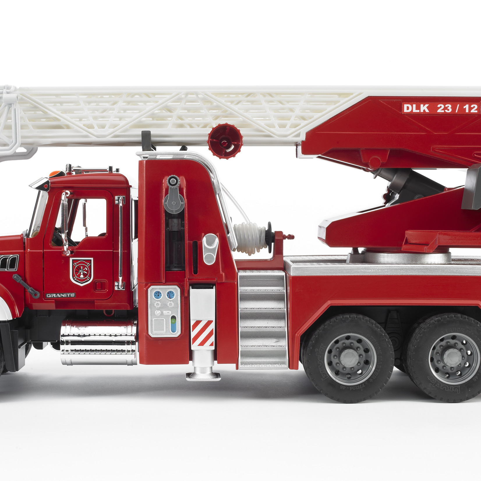 Bruder Bruder 02821 - Camion de pompier avec échelle MACK Granite avec pompe