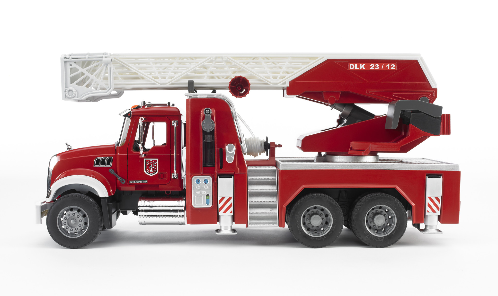 Bruder 02821 - Camion de pompier avec échelle MACK Granite avec pompe