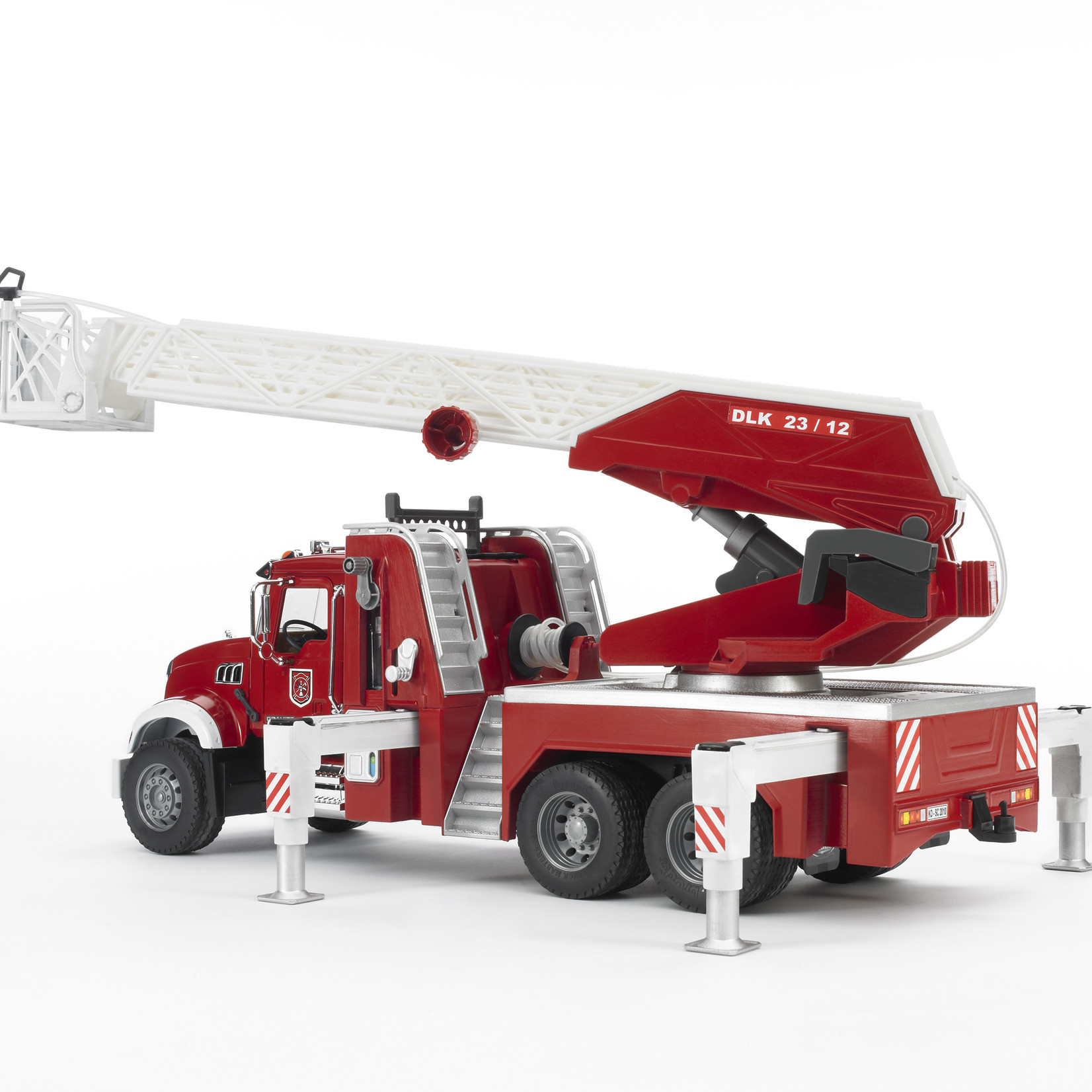 Bruder 02821 - Camion de pompier avec échelle MACK Granite avec pompe -  Maitre des Jeux