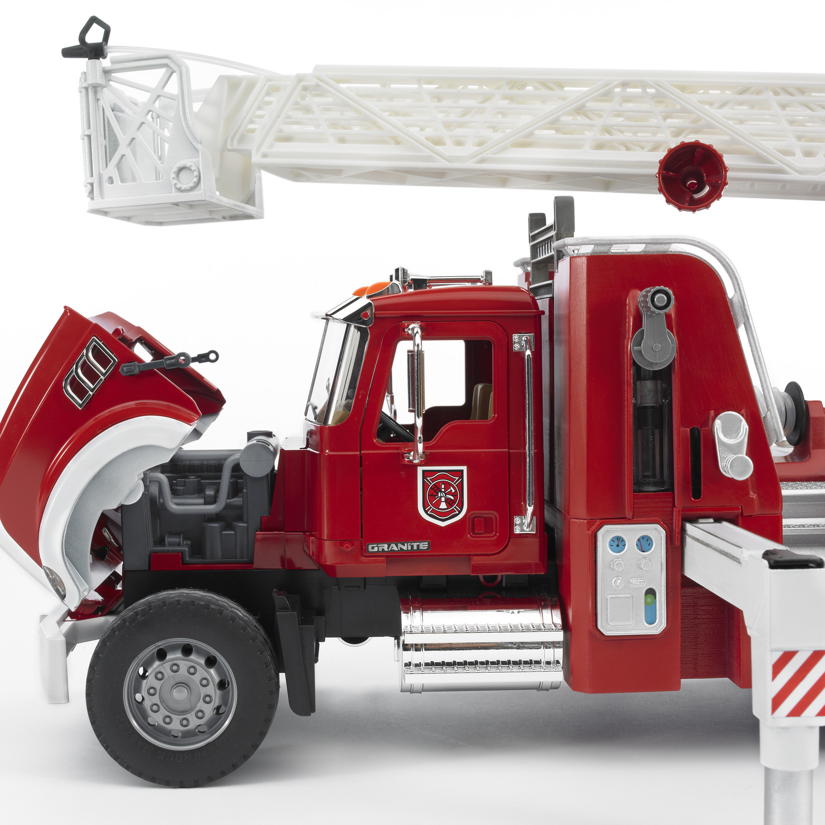 Bruder Bruder 02821 - Camion de pompier avec échelle MACK Granite avec pompe