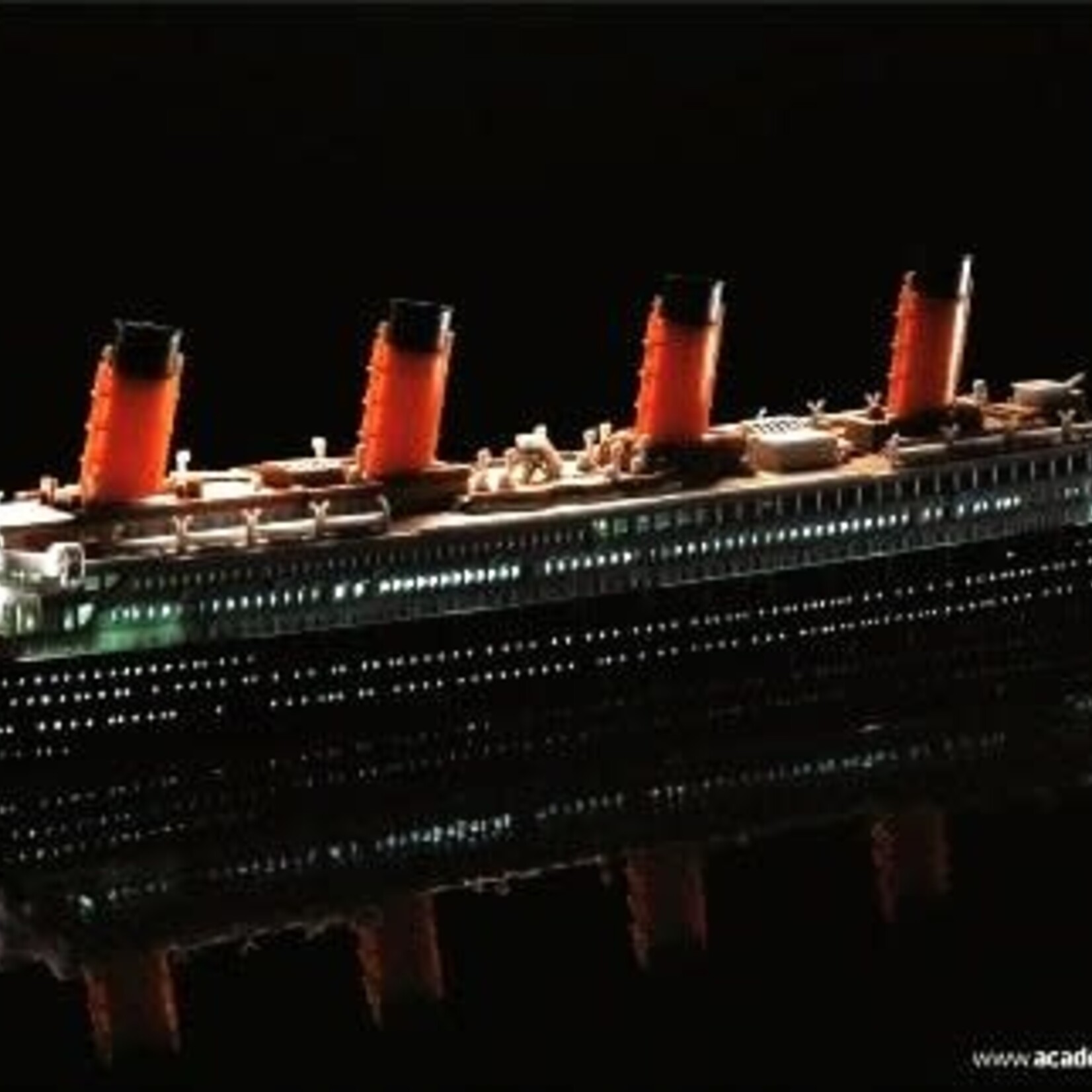 Academy Academy - R.M.S. Titanic avec DEL