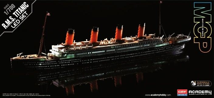 Academy Academy - R.M.S. Titanic avec DEL
