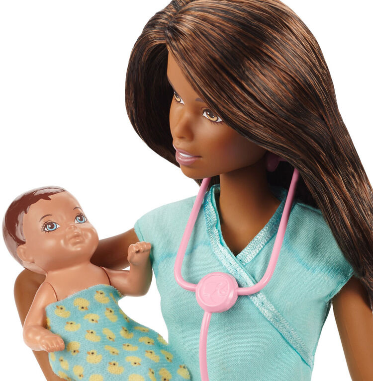 Mattel Barbie Pédiatre avec jumeaux