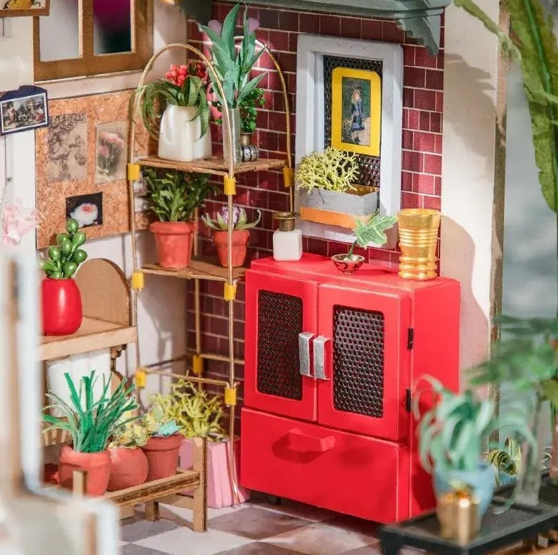 Robotime Rolife - Happy Corner - Emily's Flower Shop