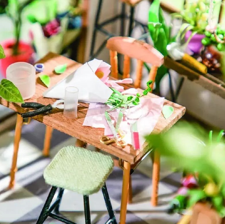 Robotime Rolife - Happy Corner - Emily's Flower Shop