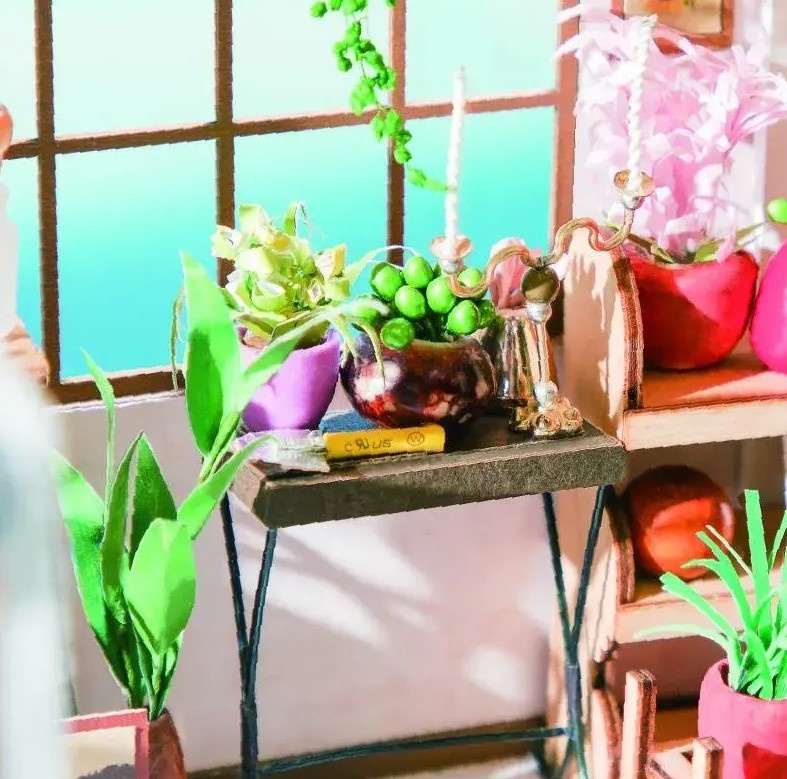 Robotime Rolife - Happy Corner - Emily's Flower Shop