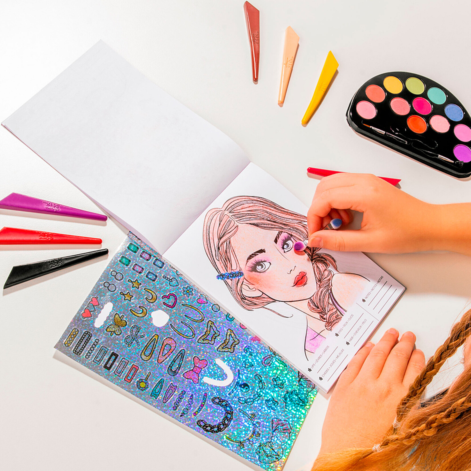 Fashion Angels Fashion Angels - MakeUp Artist - Ensemble de Croquis de stylist de maquillage