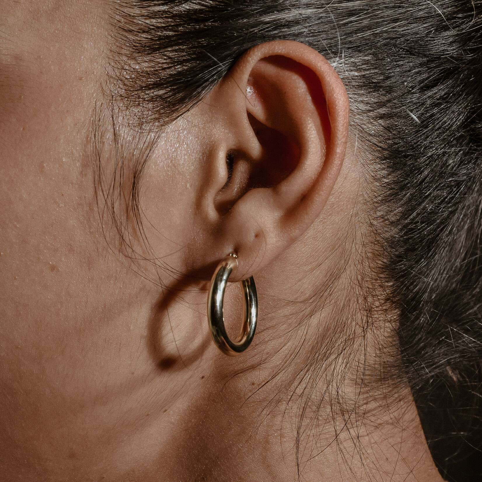 Lightweight Chunky Large Tube Hoop 10k