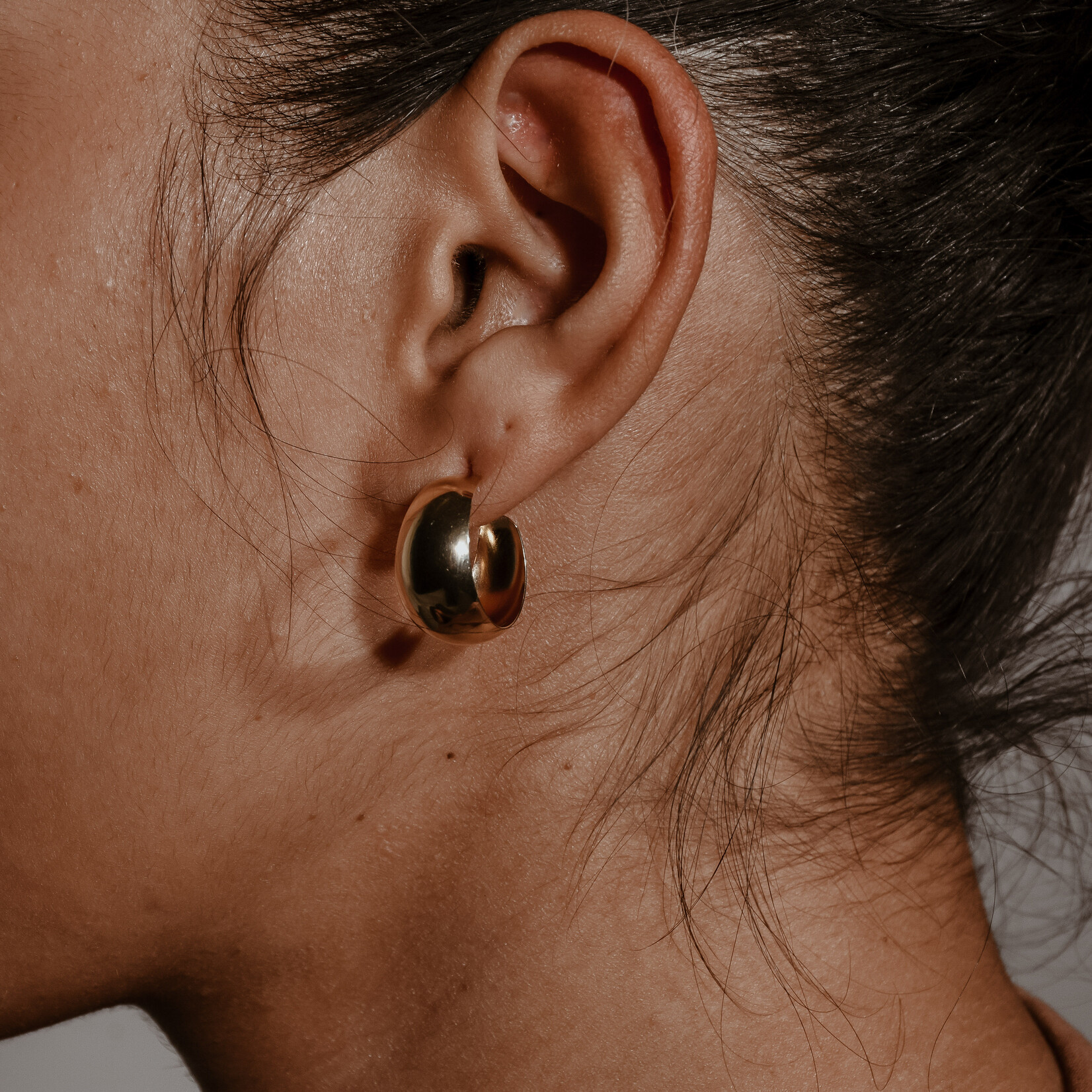 Small Curved Stud Earring 10k