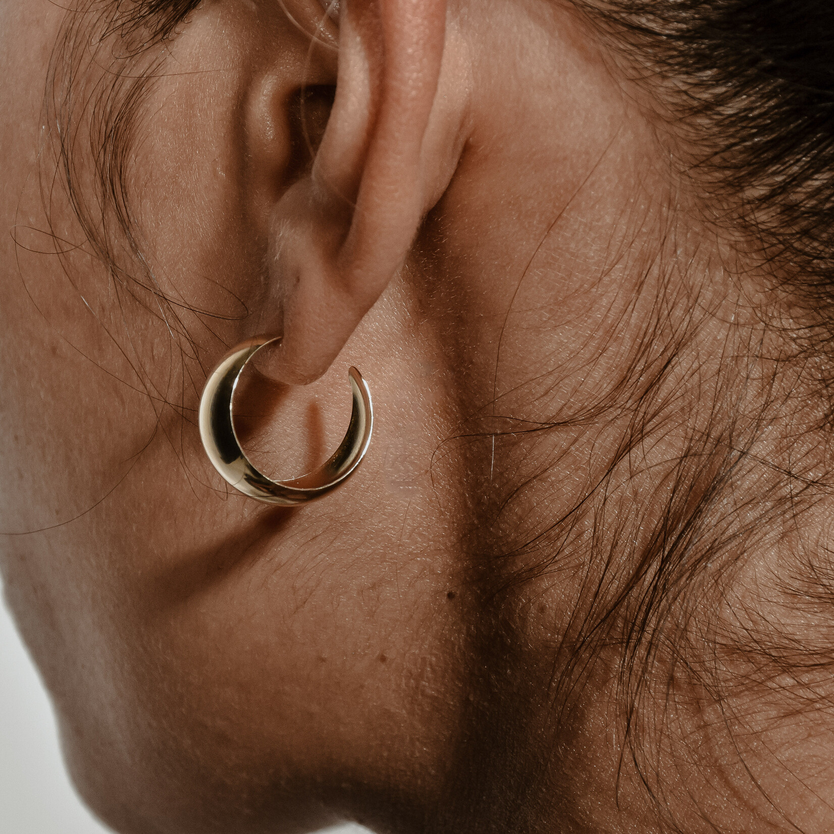Small Curved Stud Earring 10k