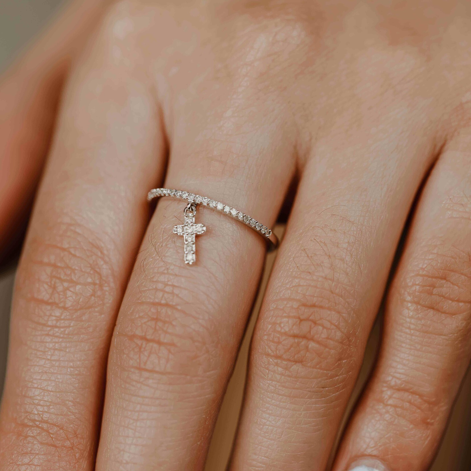 DIAmond HANG CROSS RING white 10k