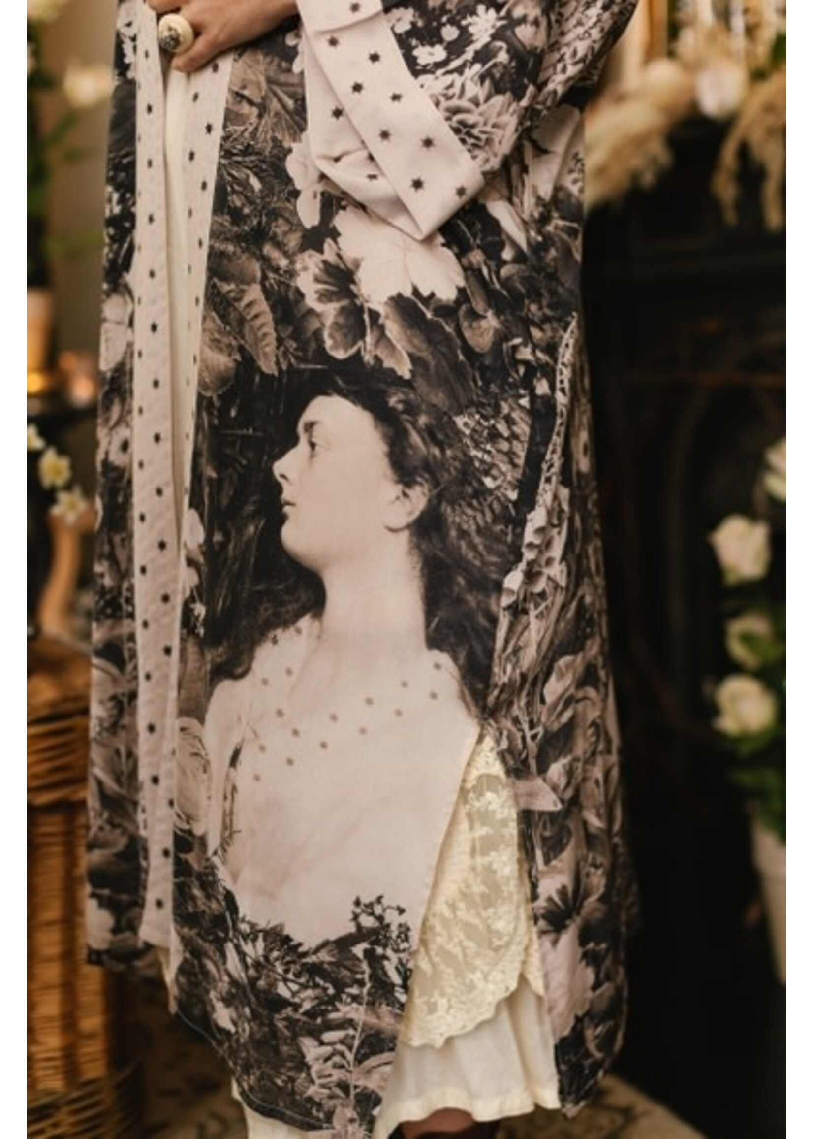 MARKET OF STARS MOS KIMONO LOOKING GLASS ALICE OPERA