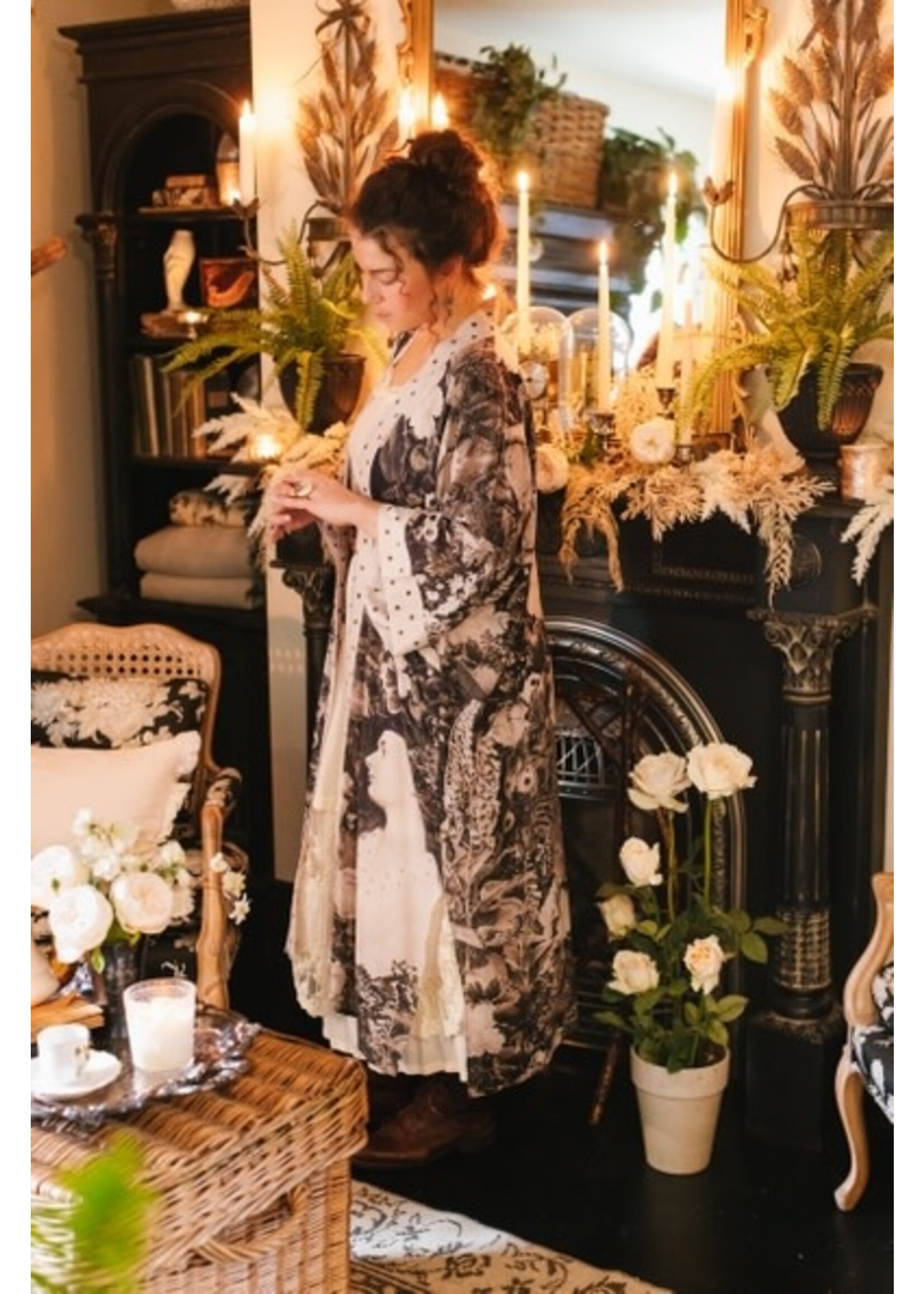 MARKET OF STARS MOS KIMONO LOOKING GLASS ALICE OPERA