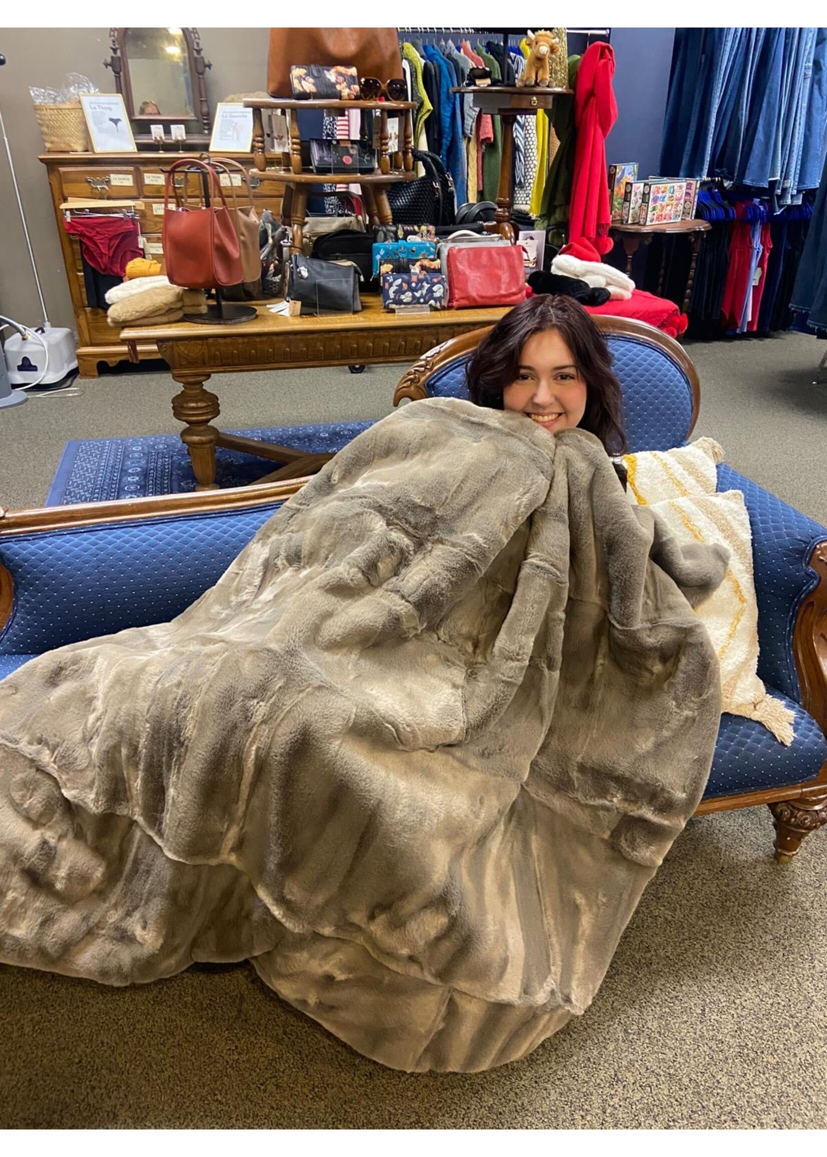 NOST FAUX FUR THROW - TAUPE