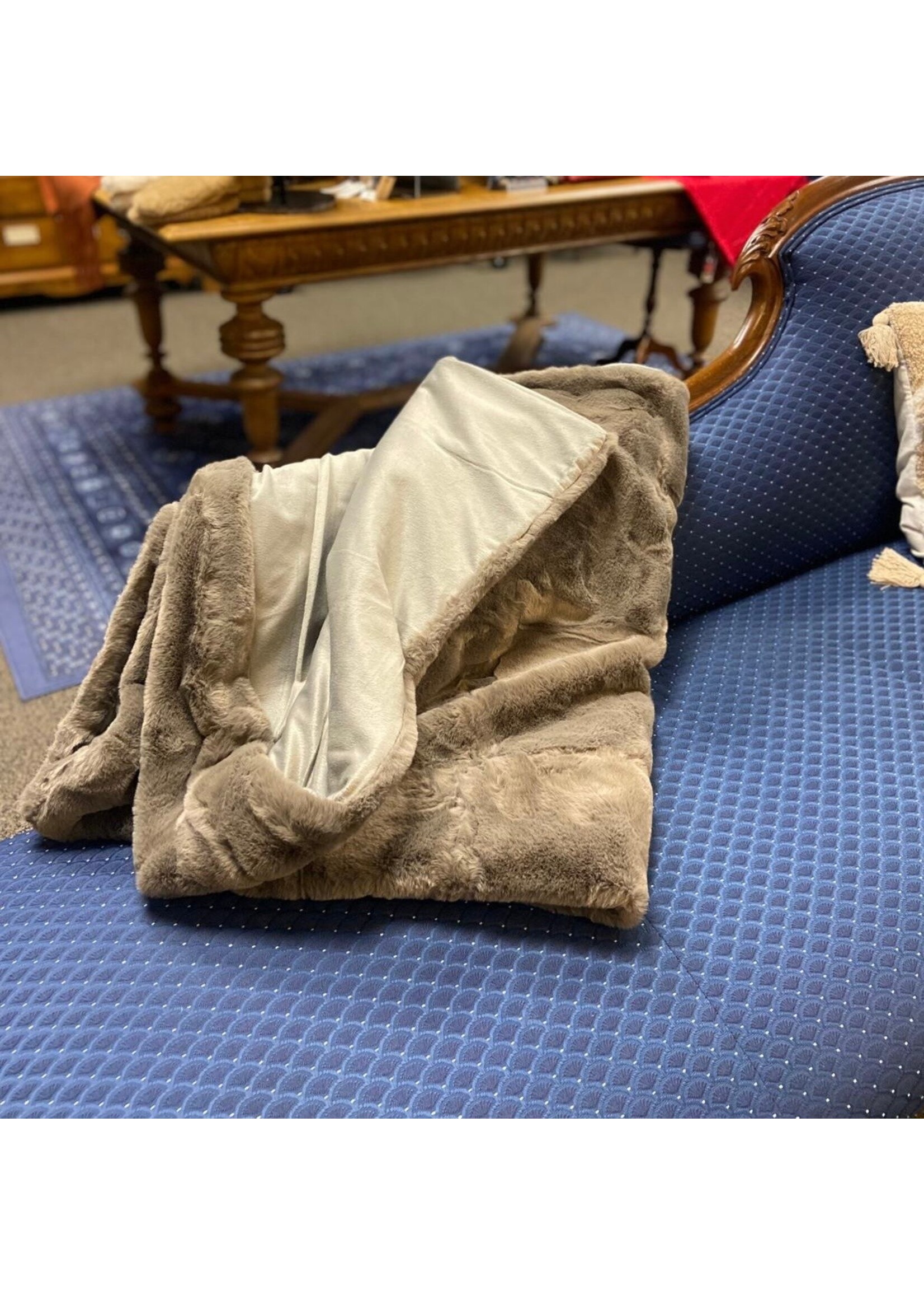 NOST FAUX FUR THROW - TAUPE