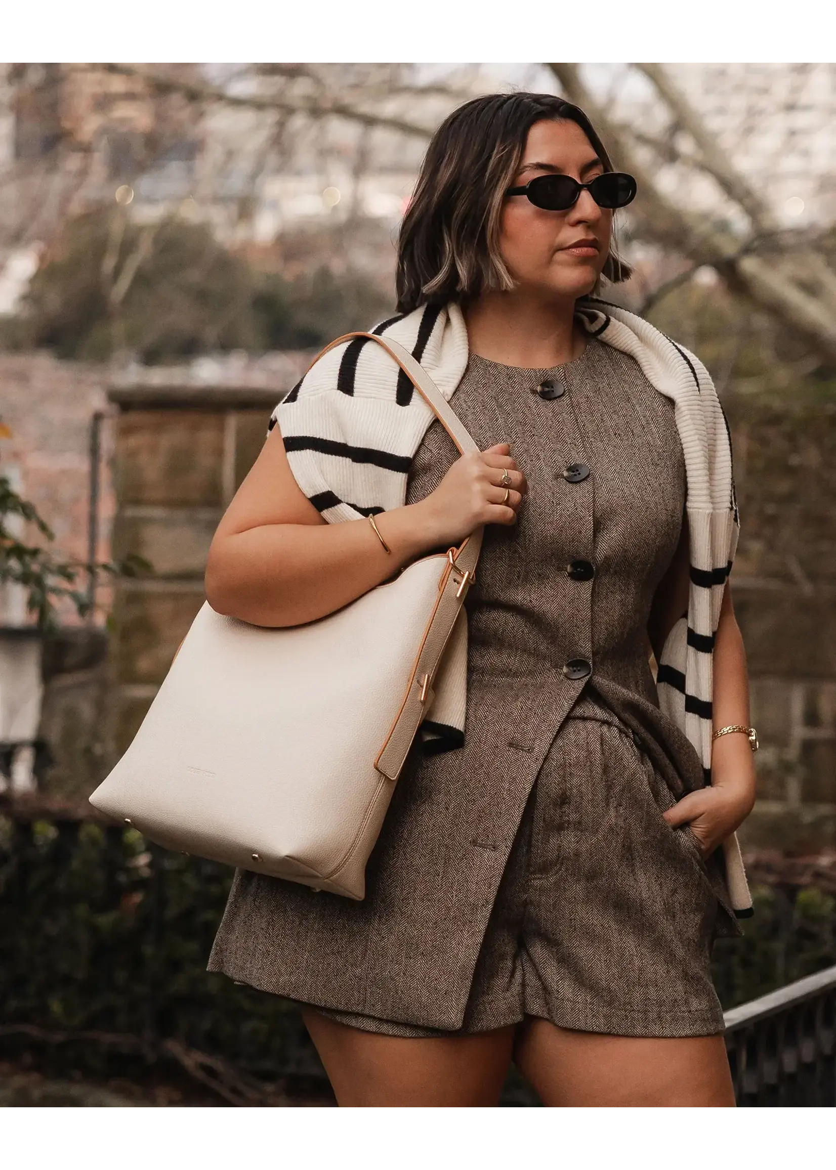 LOU AUDREY BUCKET BAG