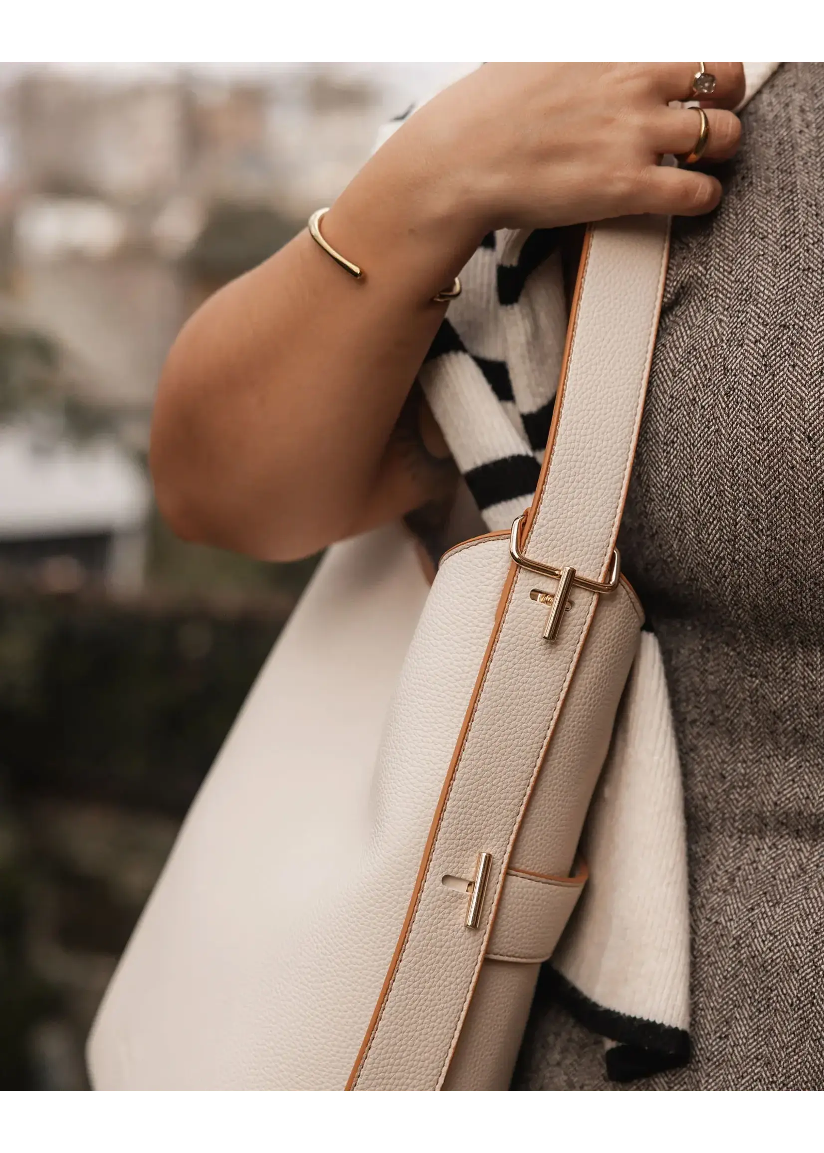 LOU AUDREY BUCKET BAG