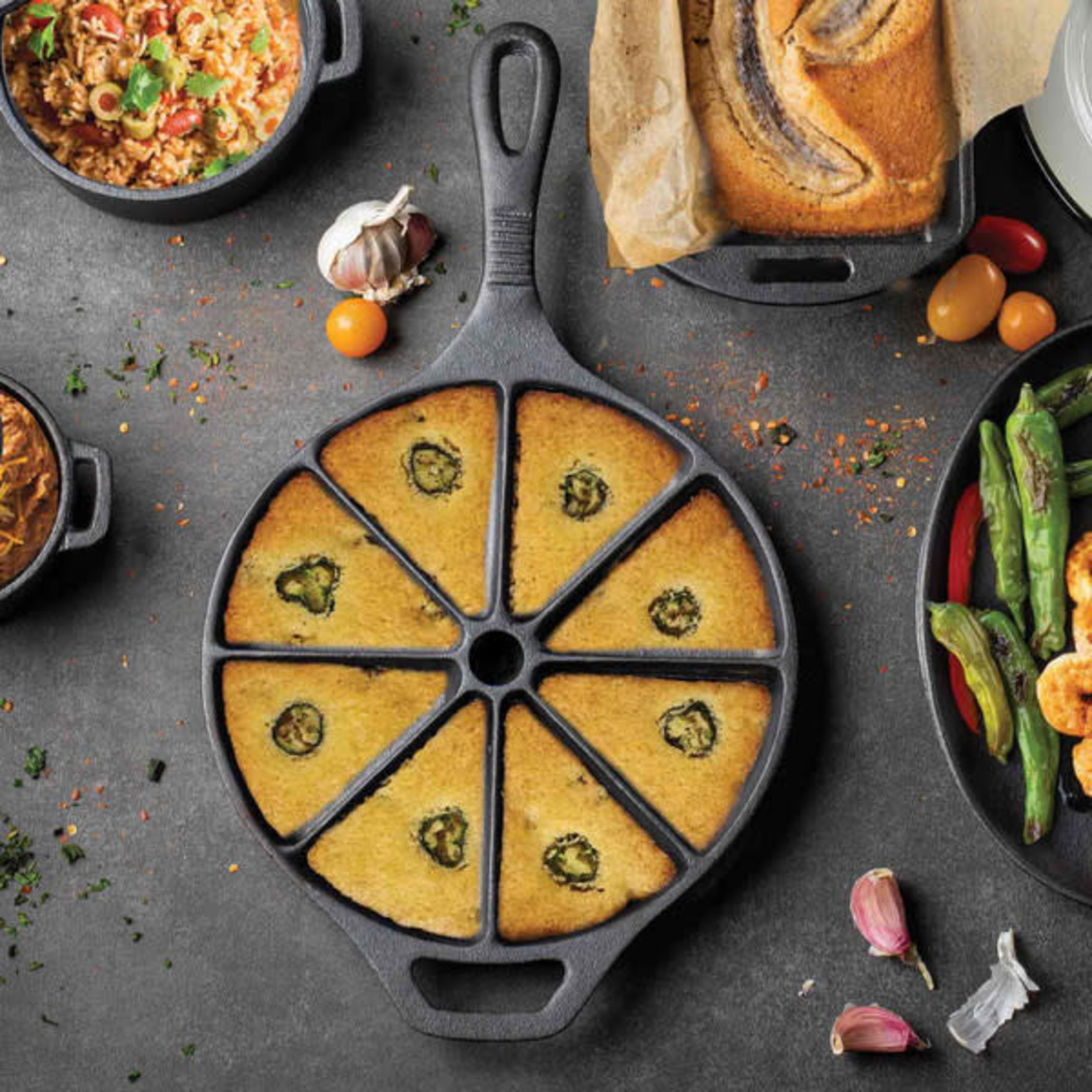 TableCraft Round Corn Bread Skillet with Handle, Cast Iron, 8.75" dia x 15.625" (5.5" Handle)