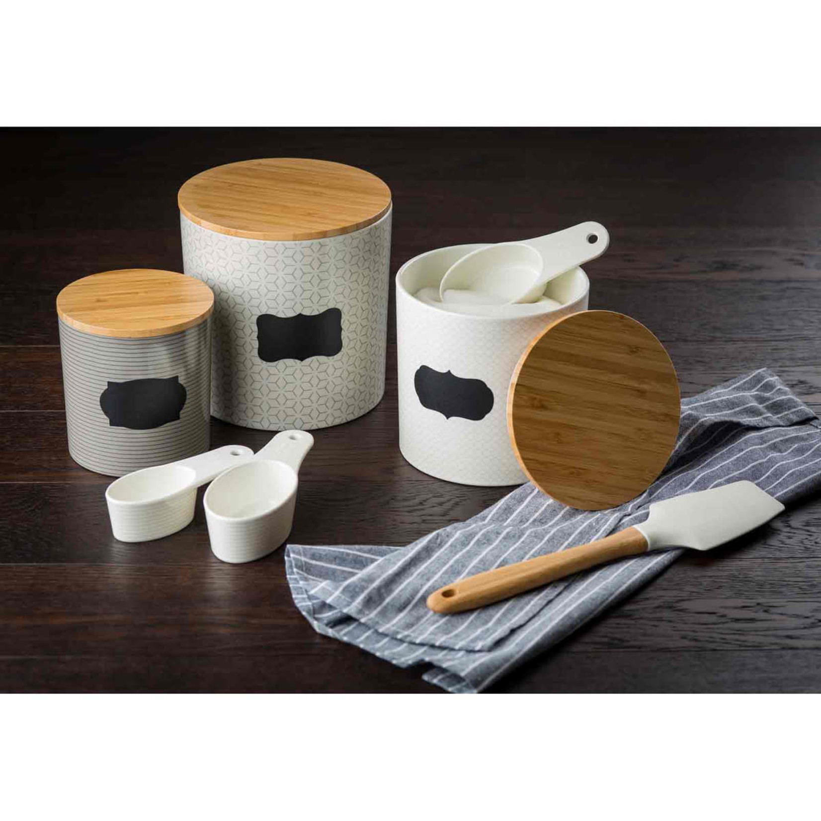 TableCraft Crofthouse Collection(TM) Canister with Lid, 56 oz, Melamine, Bamboo, 5.75 x 5.75 x 6"