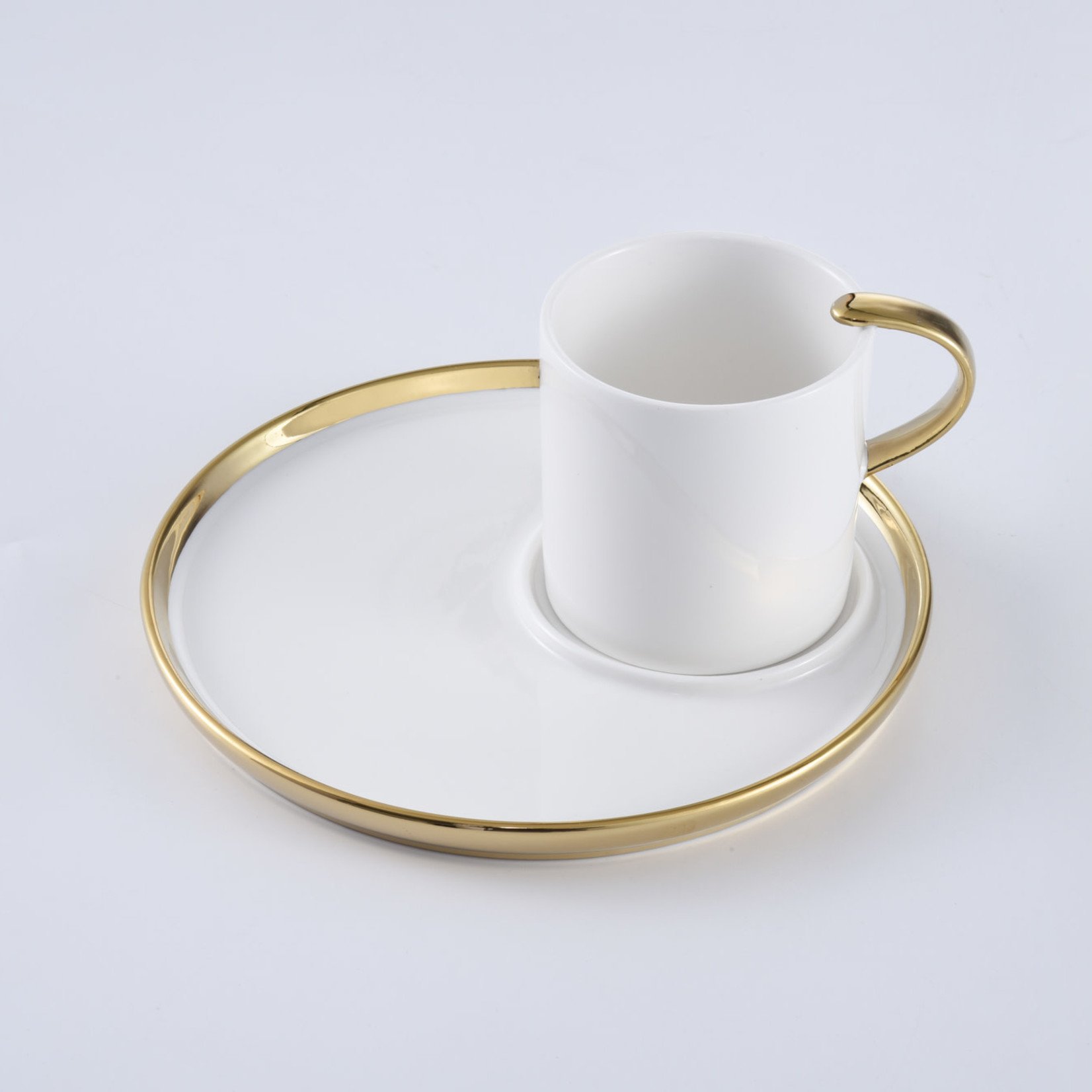 https://cdn.shoplightspeed.com/shops/652247/files/43468182/1652x1652x1/pampa-bay-cappuccino-cup-and-plate-white-gold.jpg