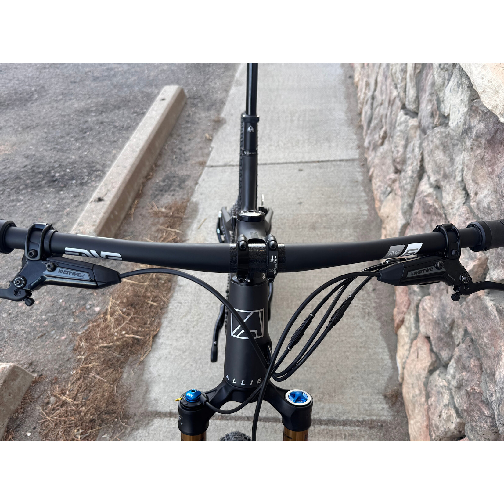 Allied Cycle Works DEMO Allied BC40, XX T-type, Fox Factory, Roval Carbon - Raw Carbon w/ Silver Logo - XL