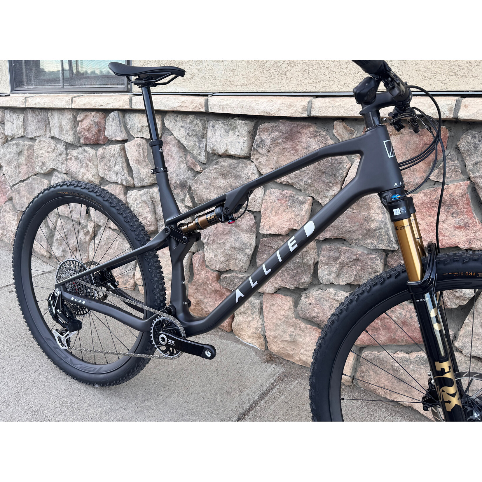 Allied Cycle Works DEMO Allied BC40, XX T-type, Fox Factory, Roval Carbon - Raw Carbon w/ Silver Logo - XL