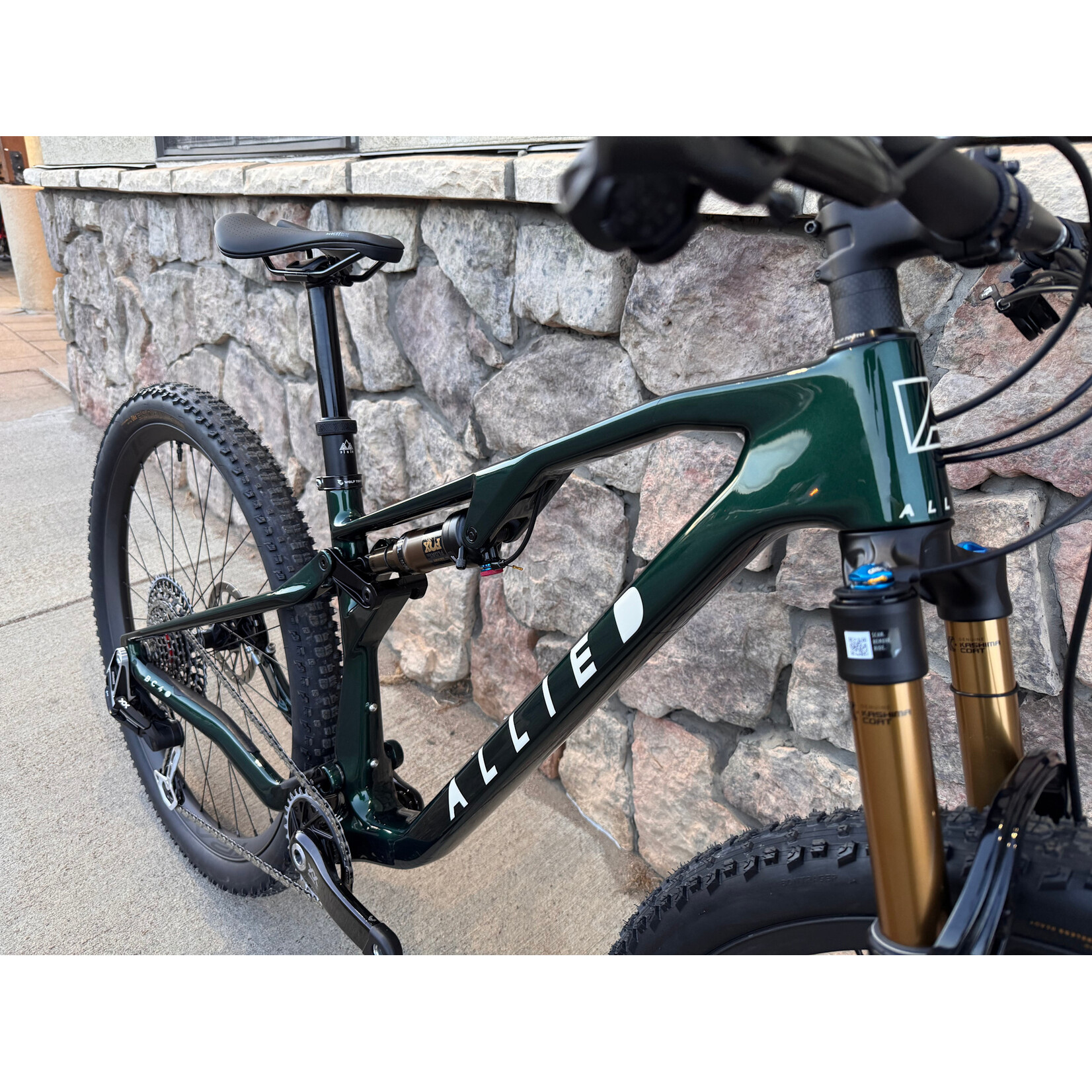 Allied Cycle Works DEMO Allied BC40, XX T-Type, Fox Factory, Roval Carbon - British Racing Green w/ ECRU Logo - SM