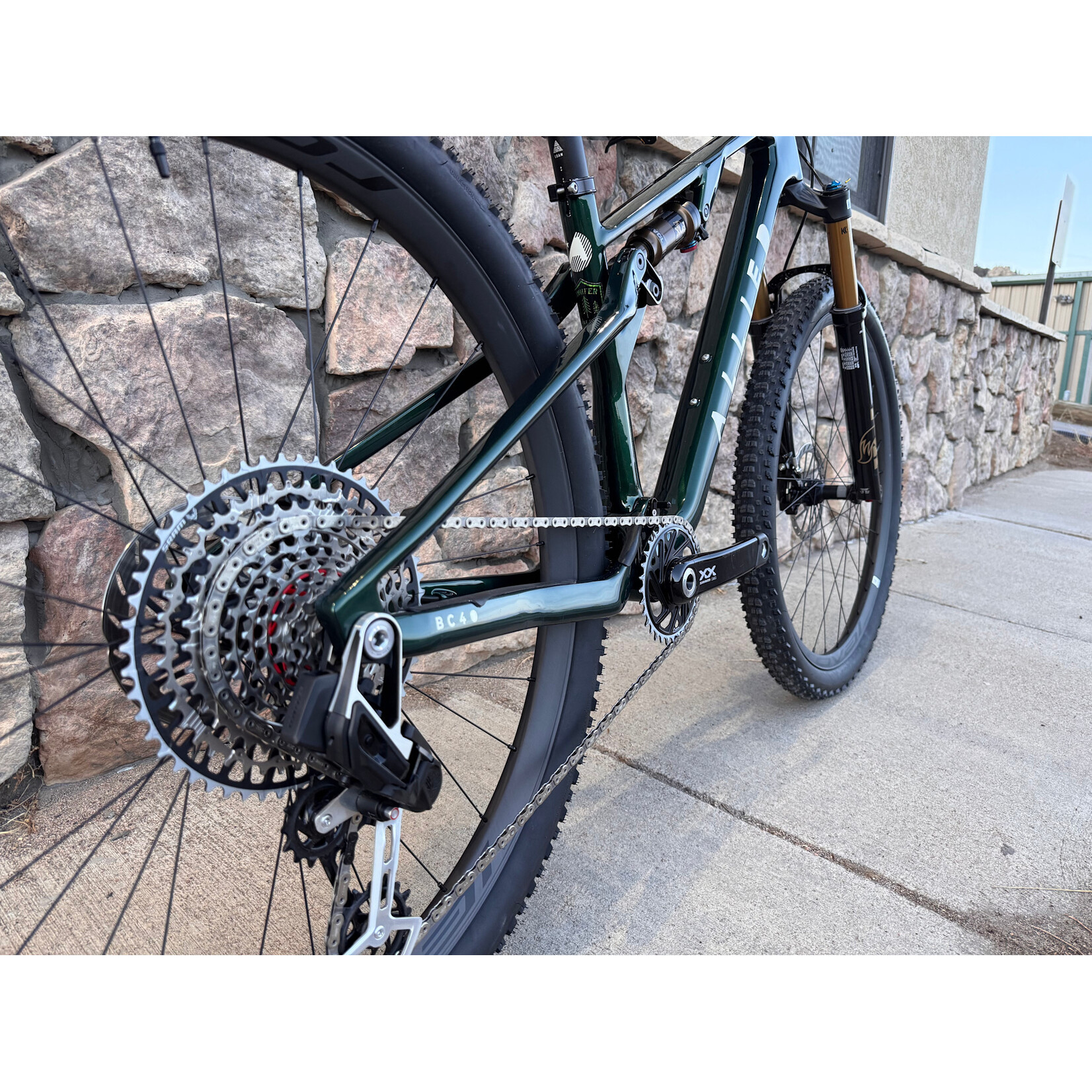 Allied Cycle Works DEMO Allied BC40, XX T-Type, Fox Factory, Roval Carbon - British Racing Green w/ ECRU Logo - SM