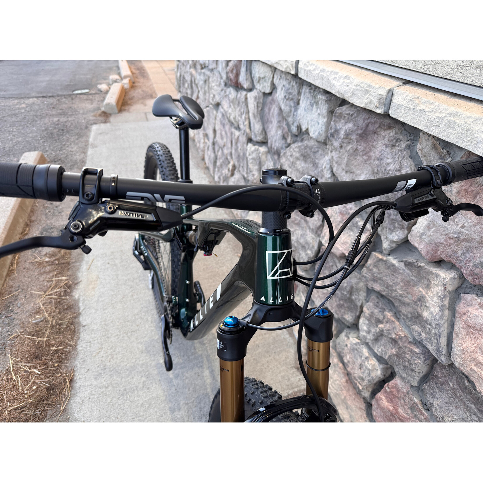 Allied Cycle Works DEMO Allied BC40, XX T-Type, Fox Factory, Roval Carbon - British Racing Green w/ ECRU Logo - SM