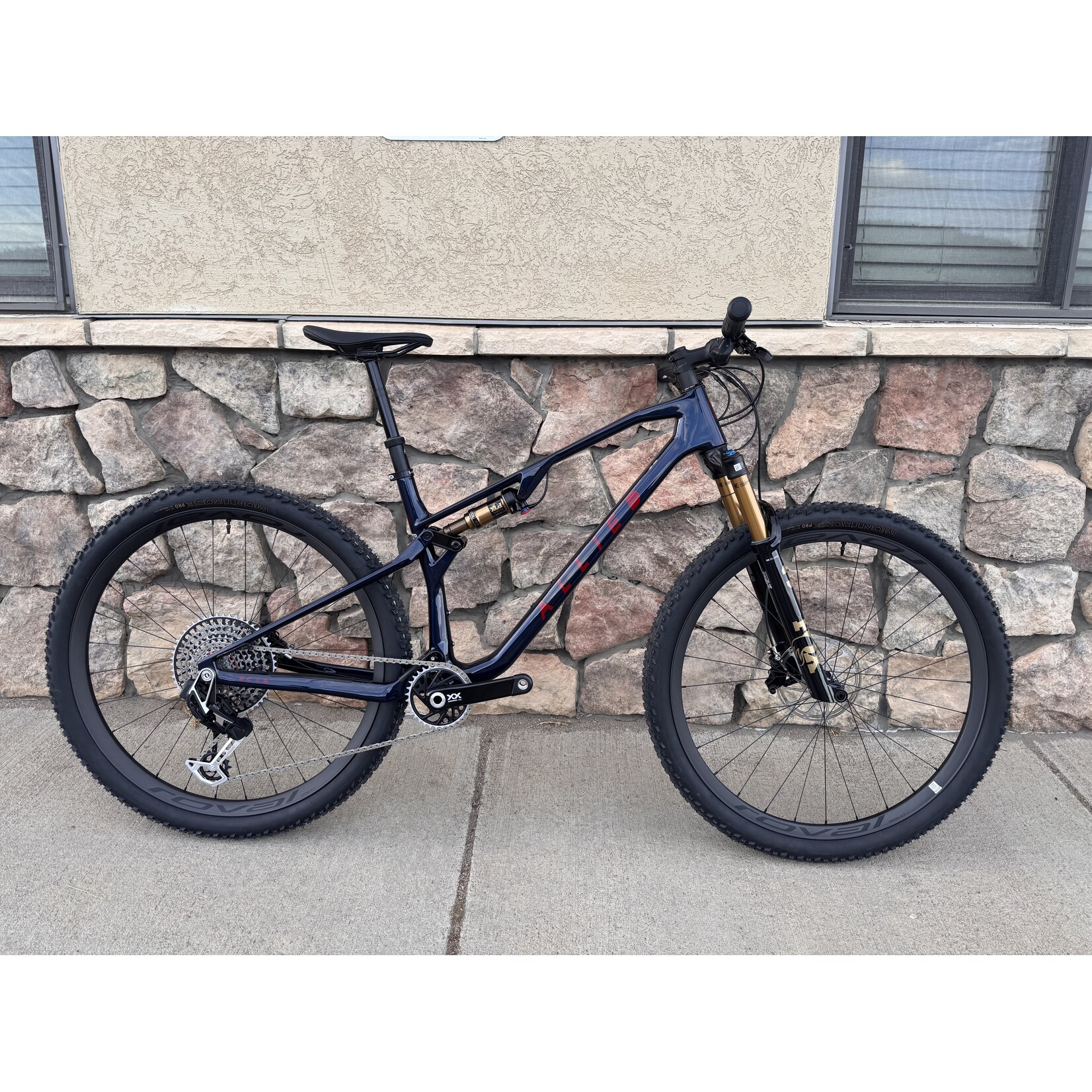 Allied Cycle Works DEMO Allied BC40, XX T-Type, Roval Carbon, Fox Factory Remote Sus - Midnight Blue w/ Solid Red Logo - LG