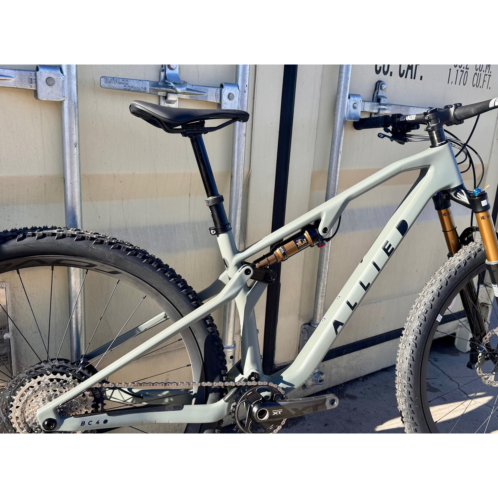 Allied Cycle Works DEMO Allied BC40, XT Di2, Fox Factory, Roval Carbon - Lunar Rock Satin w/ Solid Black Logo - MD