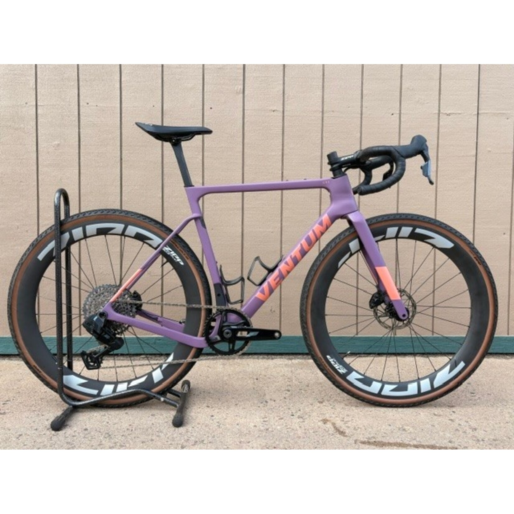 Ventum Ventum GS1 Gravel Bike W/Rival AXS and Zipp Wheels - Eggplant - MD - DEMO