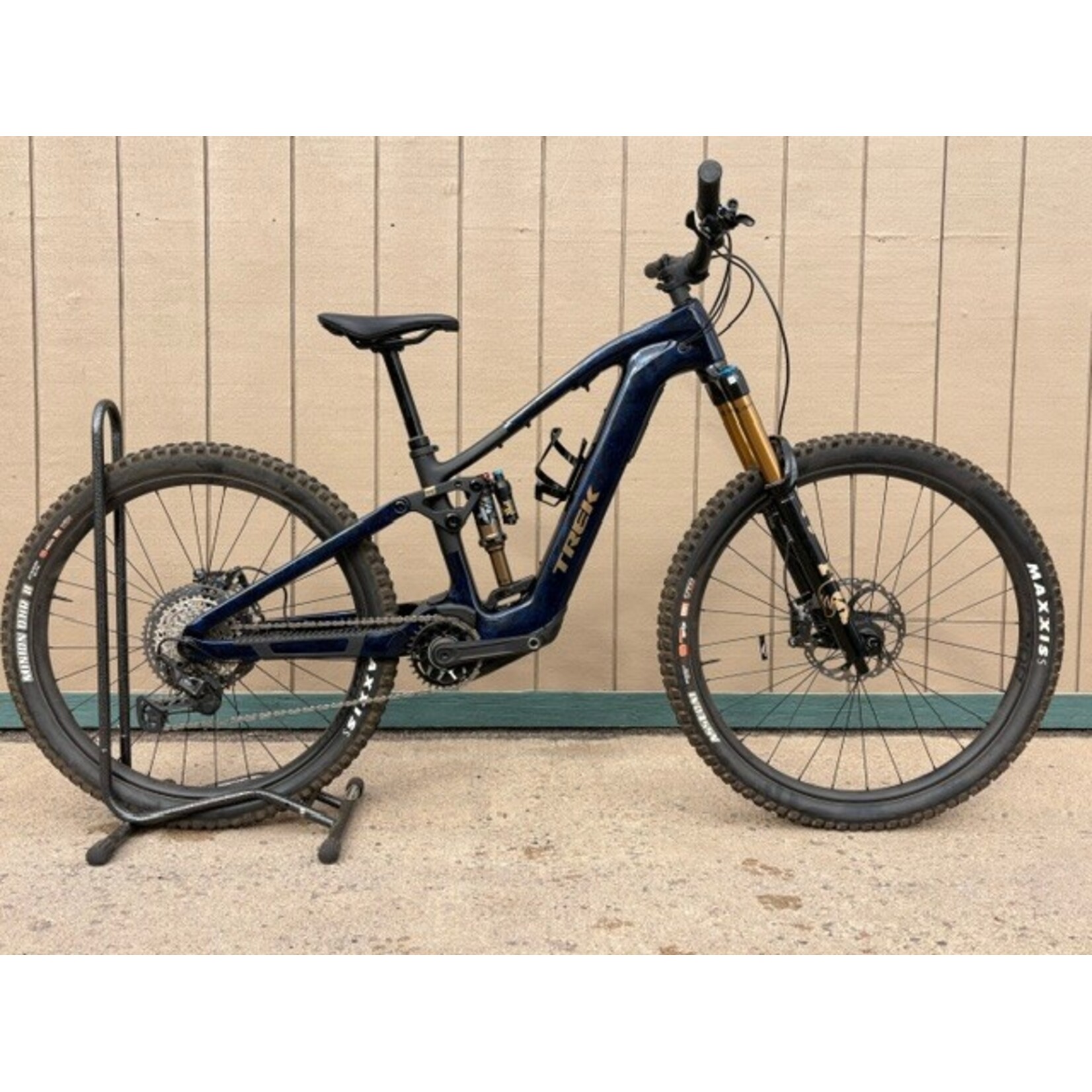 Trek TREK FUEL+ MX 9.8 XT US - Gloss Navy Smoke/Matte Trek Black - SM - DEMO