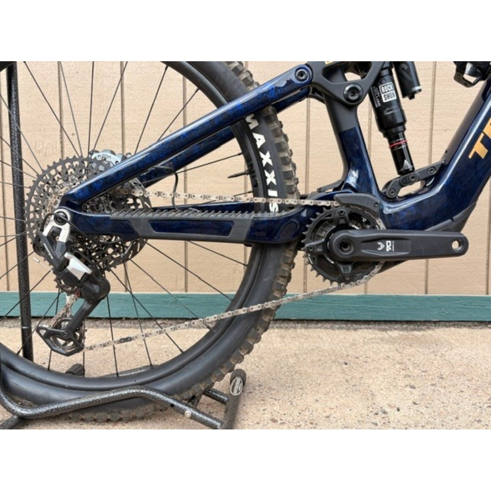 Trek TREK FUEL+ EX 9.8 Eagle 90 -  Gloss Navy Smoke/Matte Trek Black - MD - DEMO