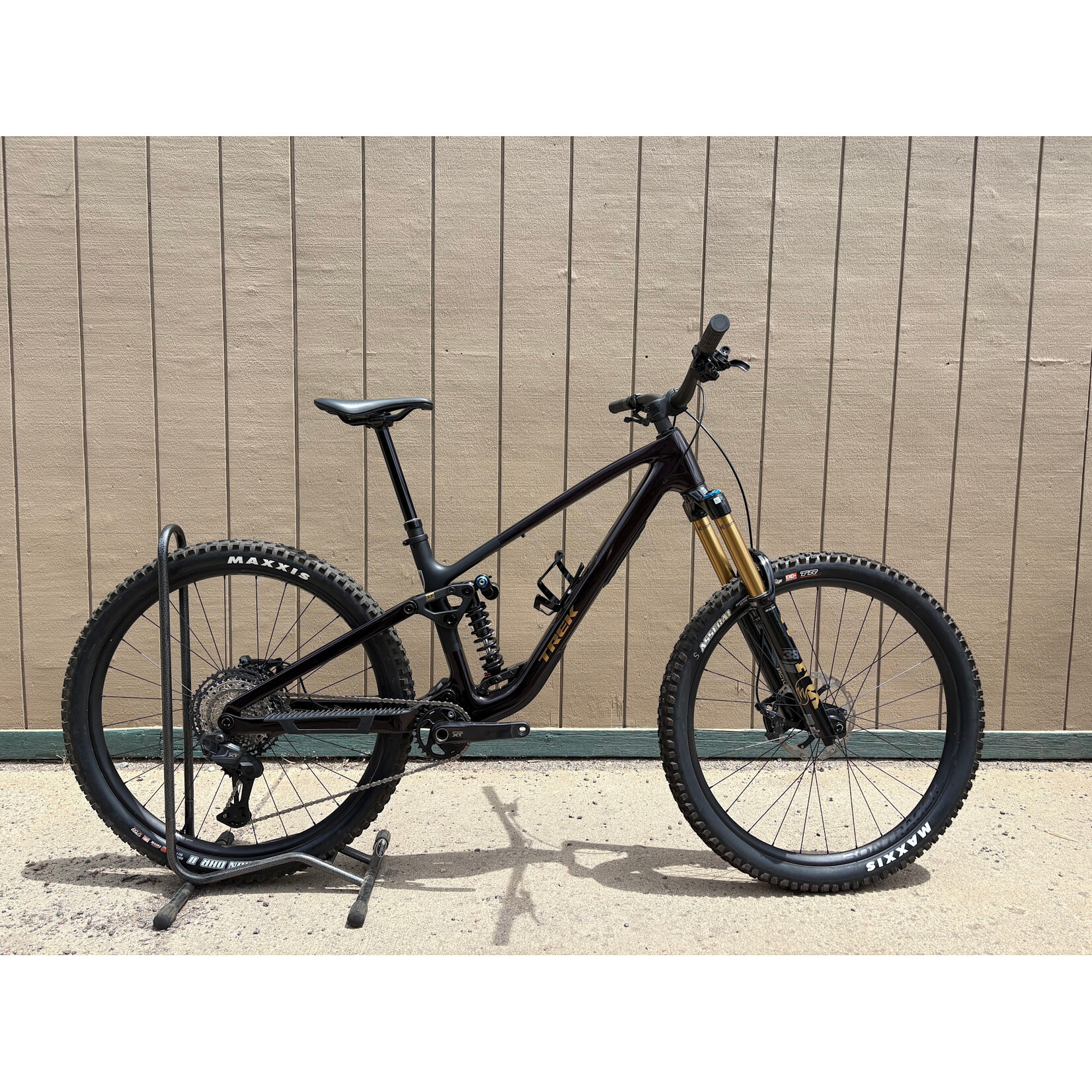 Trek TREK Fuel LX 9.8 XT DI2 - Gloss Dark Carmine/Matte Trek Black - LG - DEMO